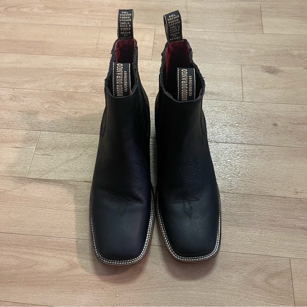 Black men’s botines size 10.5